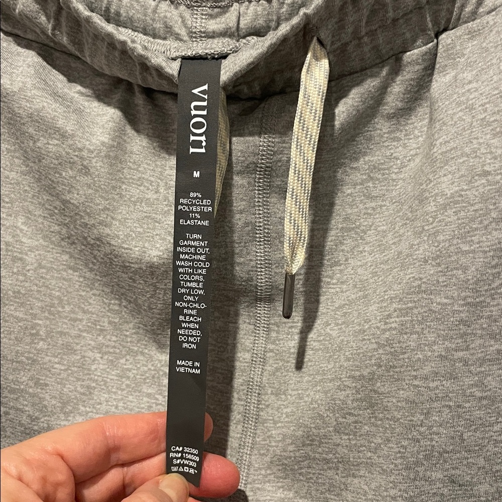 Brand new Vuori performance jogger in pale gray heather - Picture 2 of 7
